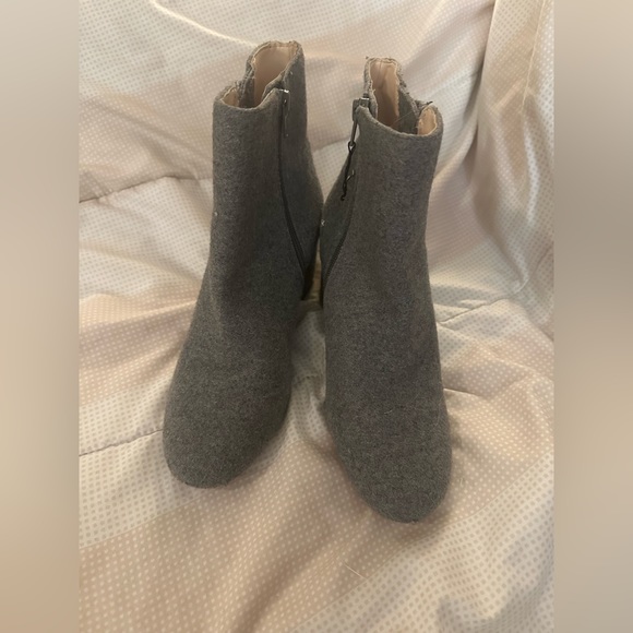 Nine West Booties in Gray size 7.5 - Picture 9 of 13